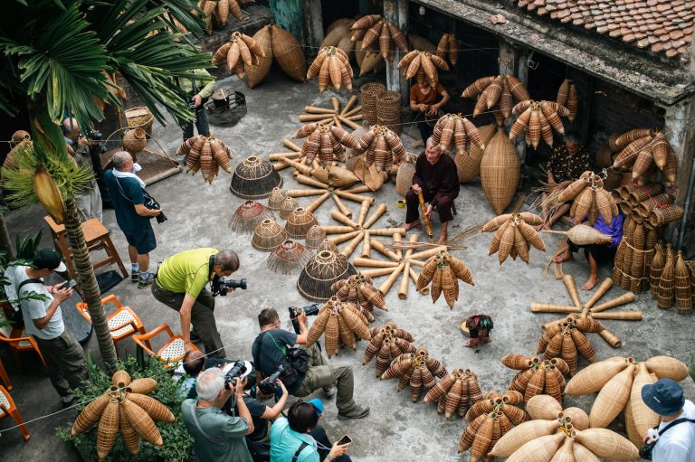 Photographers capture artisans crafting traditional baskets in Hà Giang, Vietnam.